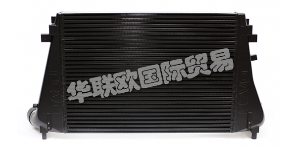 REVO成立于2002年，是汽車后市場行業(yè)的先驅。REVO軟件和硬件解決方案可以協(xié)調(diào)工作，以釋放引擎的真正潛力。使用最新技術和設施在內(nèi)部進行設計，硬件和軟件工程師均在其專業(yè)領域擁有豐富的經(jīng)驗。REVO以提供能夠滿足其客戶要求的高性能并確保使用壽命和可駕駛性為目標的產(chǎn)品而感到自豪。下文為您介紹REVO中冷器。